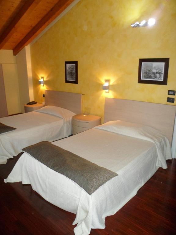 Hotel Fontana Santa Grumello del Monte Zimmer foto