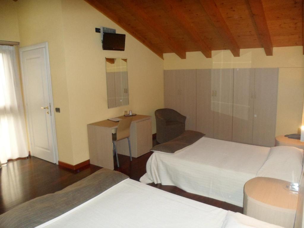 Hotel Fontana Santa Grumello del Monte Zimmer foto